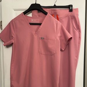 Figs medium chalk pink